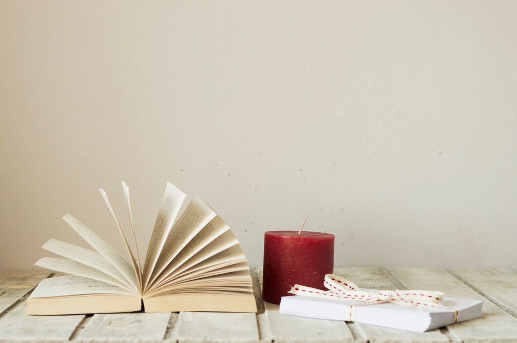 libro abierto vela roja caja regalos 23 2147617728